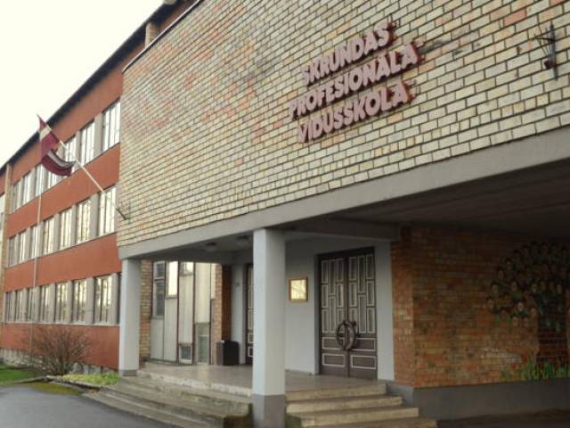 Deputāti lūdz apturēt Skrundas Profesionālās vidusskolas likvidācijas procesu
