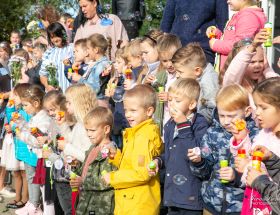 1.septembris Skrundas vidusskolā un Nīkrāces pamatskolā