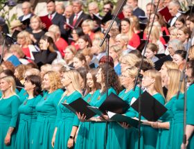 Skrundā izskanējis koncerts Edgara Račevska piemiņai