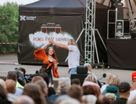 Skrundā izskanējis koncerts “Roks par brīvību”