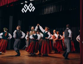 Izdejots deju koncerts “Es nāku no Skrundas”