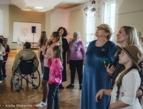 Skrundas mākslas studijas darbu izstādes atklāšana Skrundas svētkos