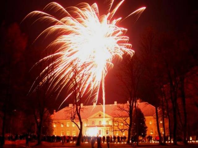 Rudbāržu ugunspuķes Latvijas dzimšanas dienā