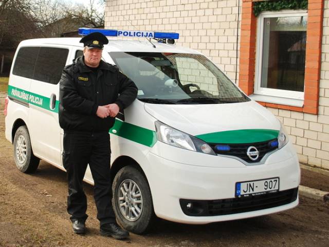 Skrundas novada pašvaldības policijai – jauns auto