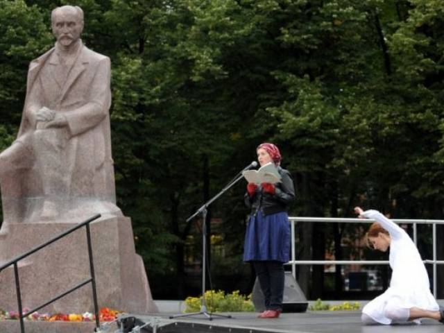 Dzejas mēnesis Kuldīgas un Skrundas novadu bibliotēkās