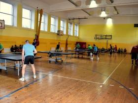 Aizvadīts tradicionālais Ziemassvētku turnīrs galda tenisā