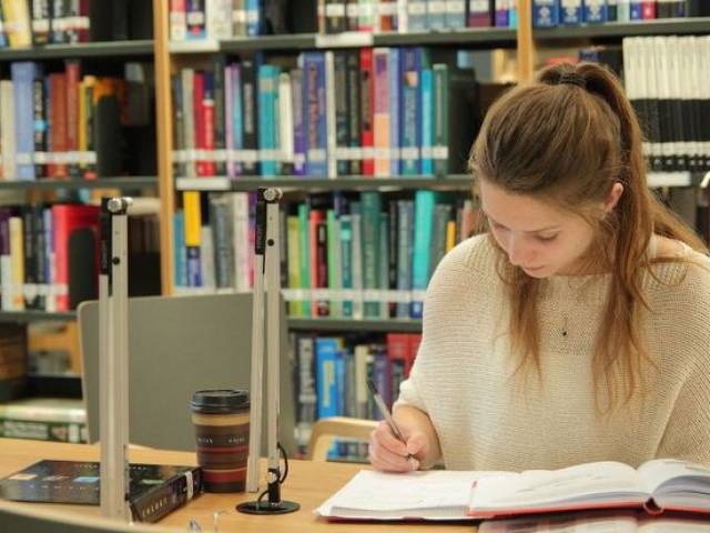 Topošie studenti aicināti pieteikties stipendijām