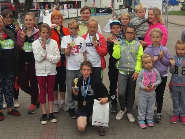 Nīkrāces pamatskola godam pārstāvēta Valmieras maratonā