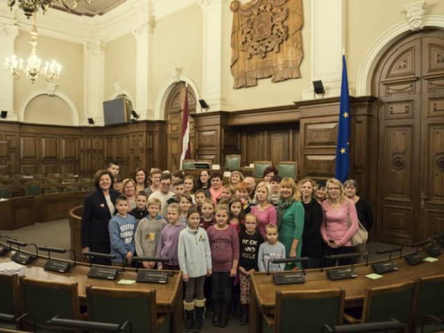 Nīkrāces pamatskolas skolēni un viņu vecāki dodas izzinošā ekskursijā