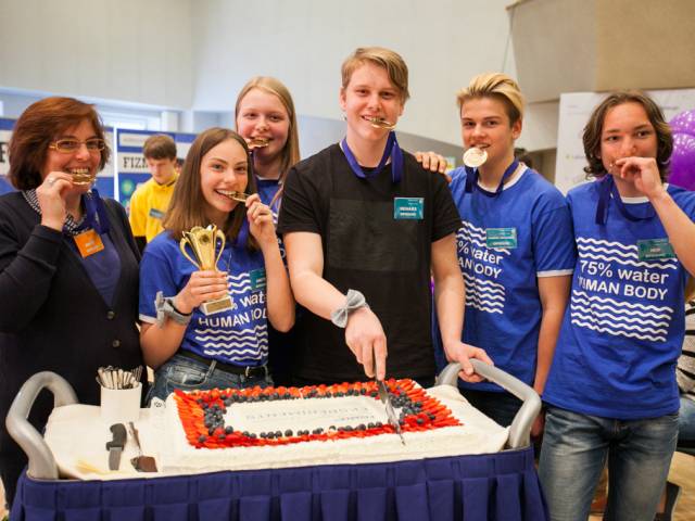 Latvijas mēroga fizikas konkursā Kurzemes reģiona finālā uzvar  Skrundas vidusskolas komanda