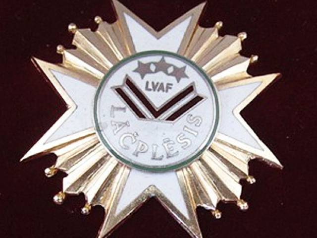 Pasniegs Latvijas valsts Aizsardzības fonda Goda zīmi