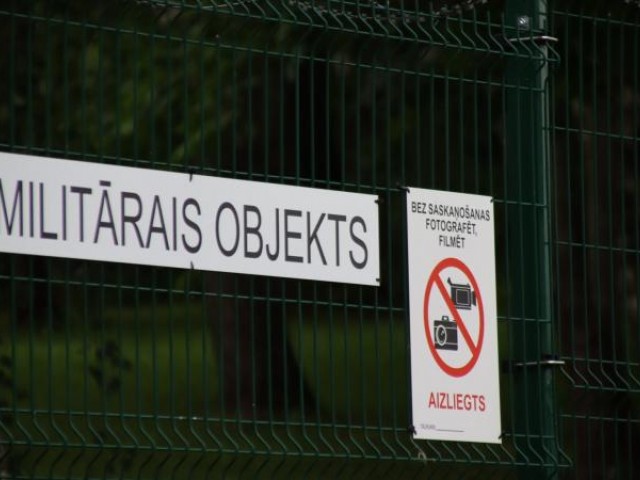 Par patvaļīgu iekļūšanu militārajos objektos draud bargs sods