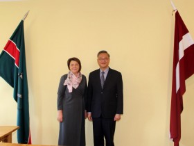 Taipejas misijas Latvijā vadītājs reģionālajā vizītē apmeklē Skrundas novadu