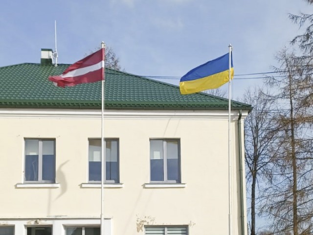 Kuldīgas novada domes deputāti pauž atbalstu Ukrainas tautai 