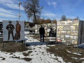 Skrundā apskatāma izstāde “tad un tagad. Latvijas Republikas zemessardzei 30”