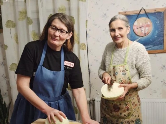 Aicina uzņemt ciemos ukraiņu ģimenes