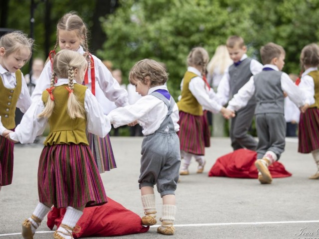 Gaidāmi bērnu deju svētki