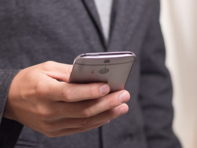 Izklausās aizdomīgi? Met nost! – sākusies kampaņa pret telefonkrāpšanu