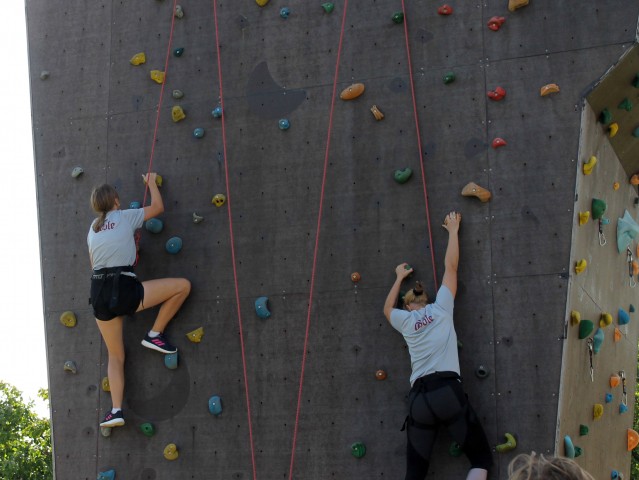 Pozitīvi, enerģiski un aizraujoši – Nīkrācē aizvadītas Kuldīgas novada atklātās 14. vasaras sporta spēles