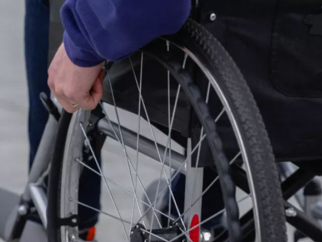 Uzlabos mājokļu vides pieejamību cilvēkiem ar kustību traucējumiem