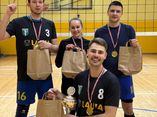 Aizvadīts MIX nakts turnīrs volejbolā