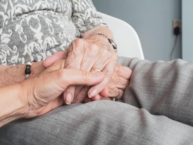 Skrundas pilsētas un apkārtnes seniori aicināti uz tikšanos ar  Kuldīgas novada pašvaldības vadību