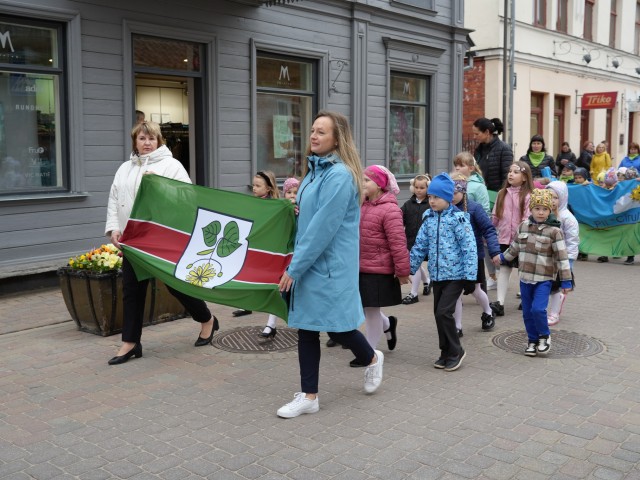 Kuldīgas mazajos dziesmu un deju svētkos piedalās arī skrundenieki