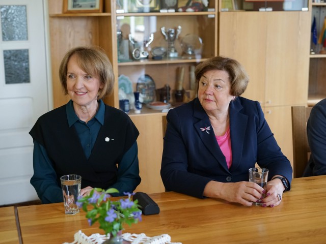Skrundā viesojas VARAM ministre Inga Bērziņa