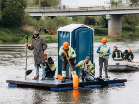 Krāšņi un radoši aizvadīta laivu parāde “Skrundas apslēptie dārgumi”