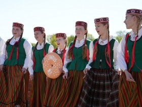 Kuldīgā ieskandināti XIII Latvijas Skolu jaunatnes dziesmu un deju svētki