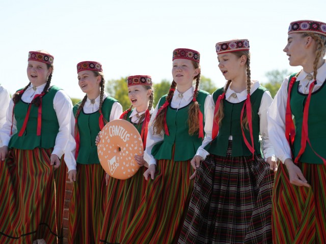 Kuldīgā ieskandināti XIII Latvijas Skolu jaunatnes dziesmu un deju svētki