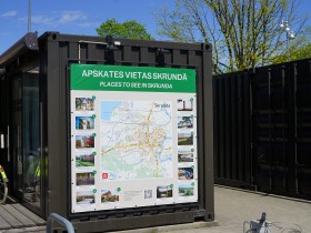 Skrundā atjaunota pilsētas karte ar apskates objektiem