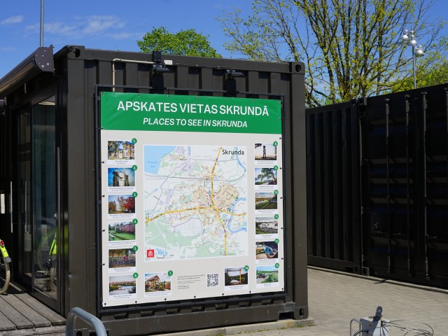 Skrundā atjaunota pilsētas karte ar apskates objektiem