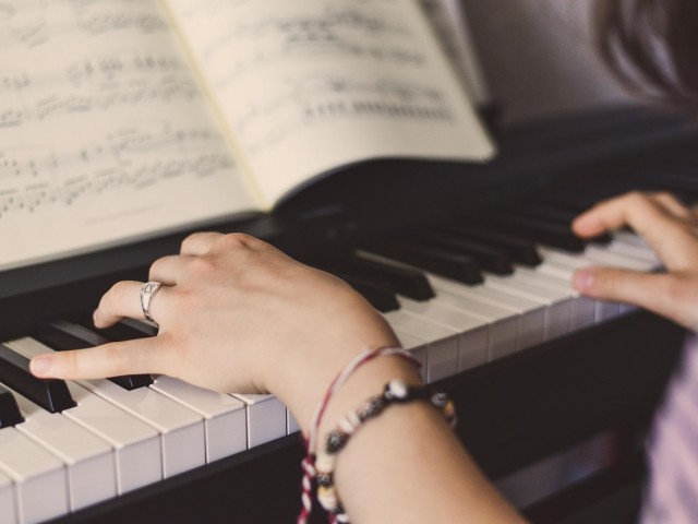 Piesakies pieaugušo interešu izglītības programmā Skrundas Mūzikas skolā