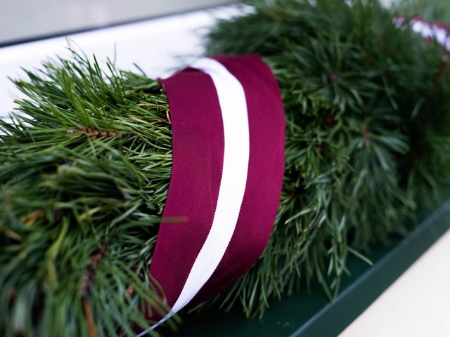 Aicina sapost ēkas Valsts svētkiem